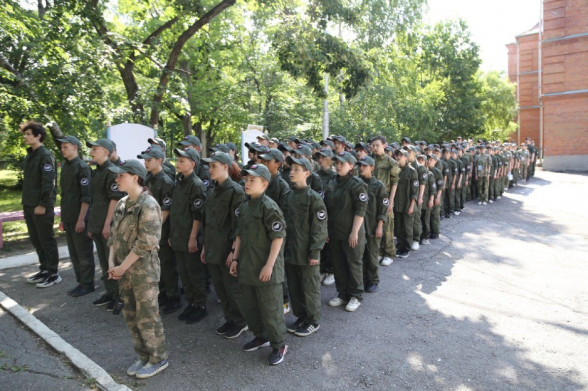 В Хабаровском крае стартовала вторая военно-патриотическая смена «Время героев»