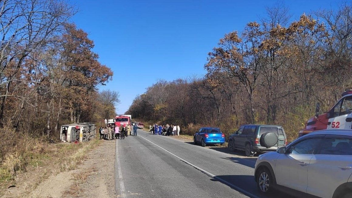 Полицейские сообщили, почему произошло ДТП с автобусом в Приморье