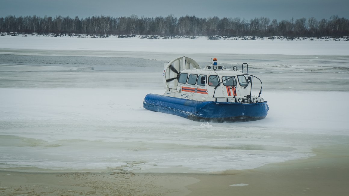 Лёд отрывает на побережье Сахалина