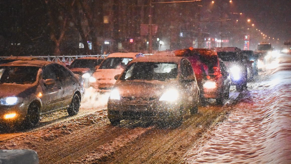 Снег завалил дорогу в Забайкалье - проезда нет