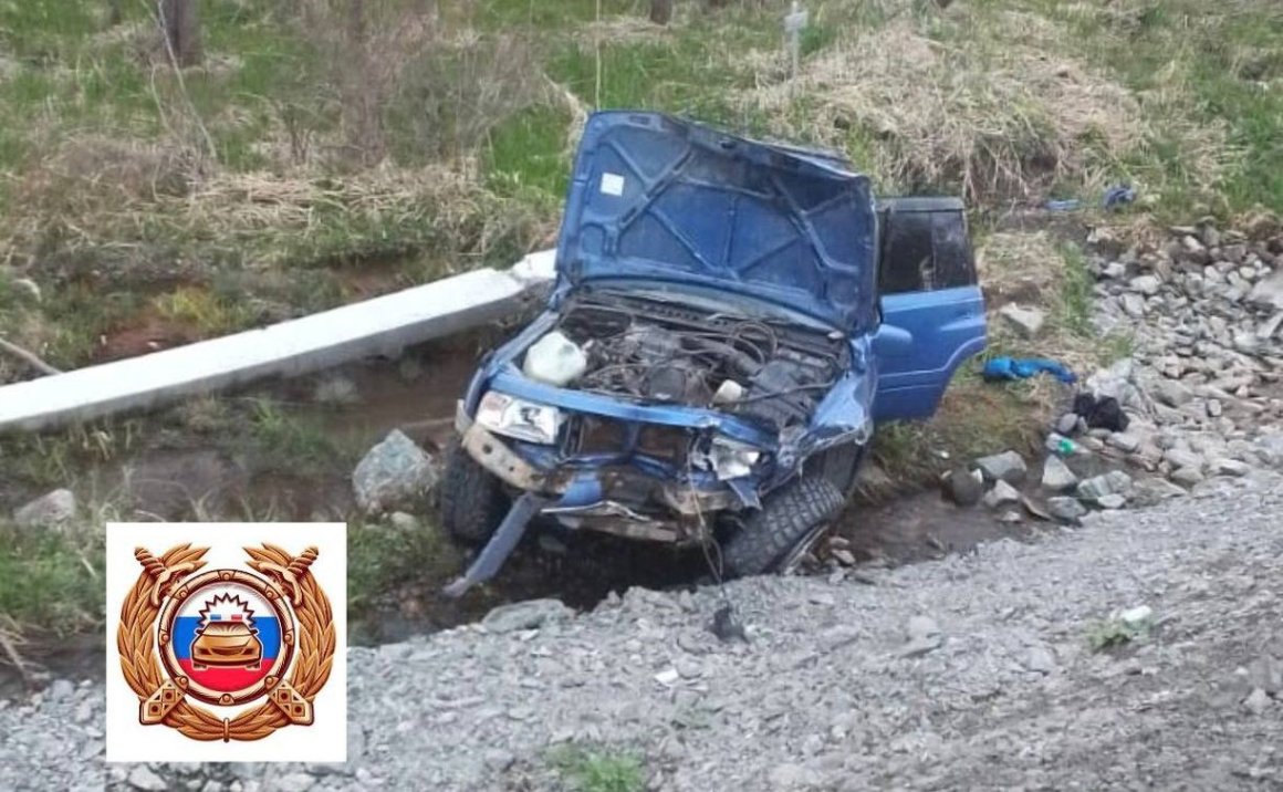 Автомобиль вылетел в кювет на трассе в Сахалинской области - есть пострадавшие