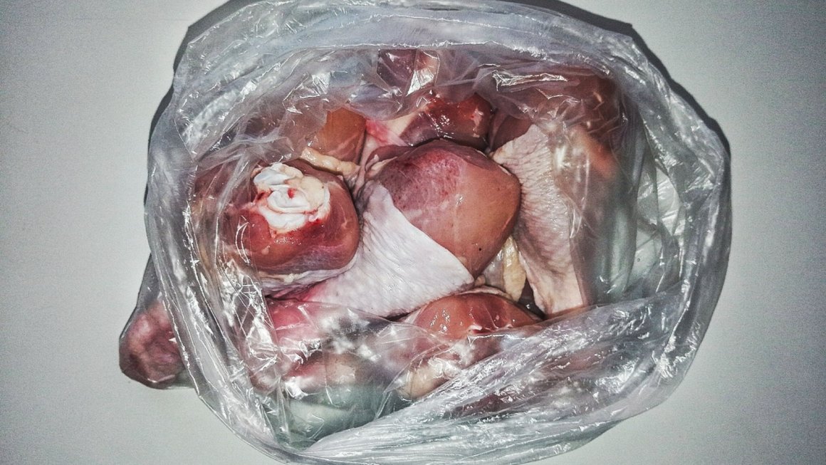 На Камчатке мужчина признался в краже 84 кг цыплят