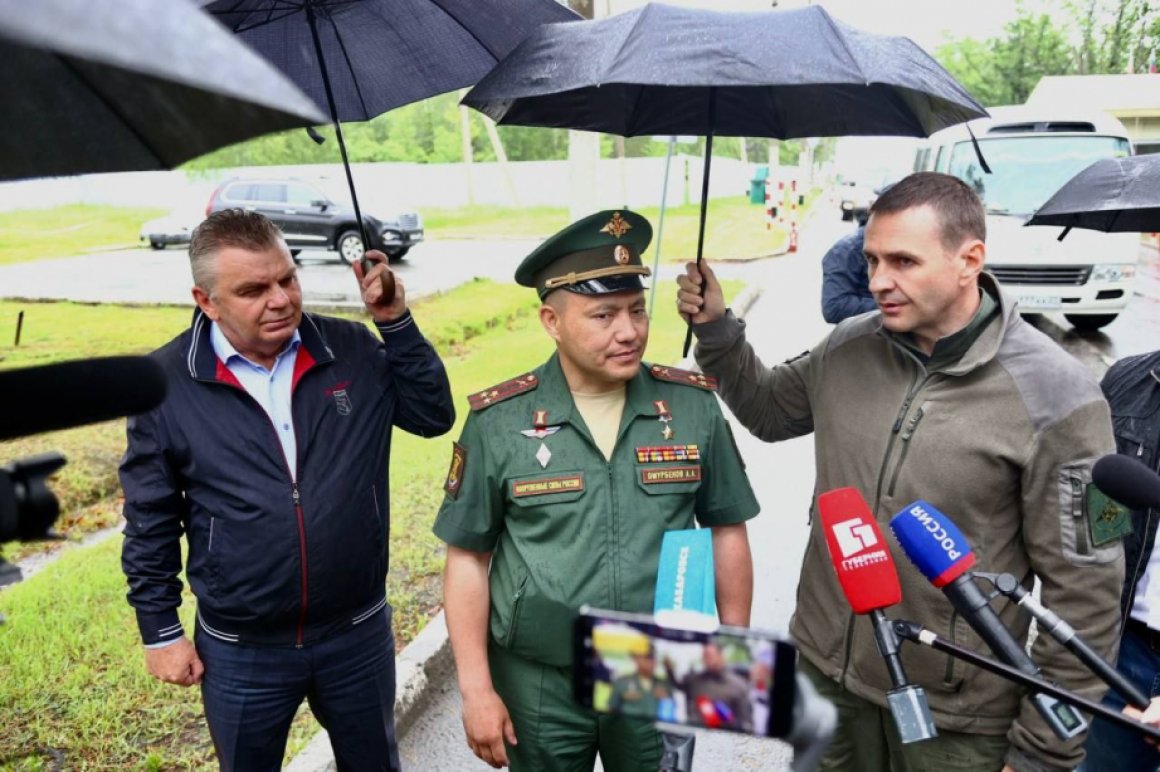 Дмитрий Демешин: «Власть должна держать зонт над Героями России»