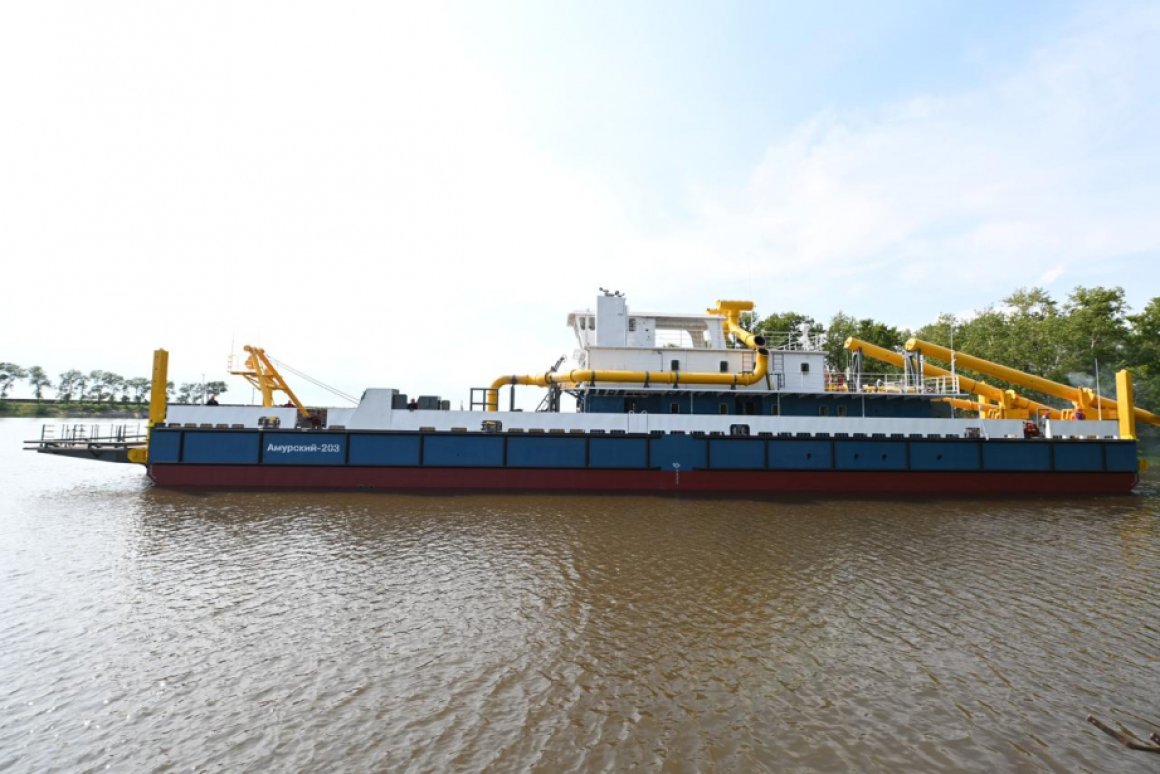 Еще одно судно спустили на воду на Хабаровском судостроительном заводе