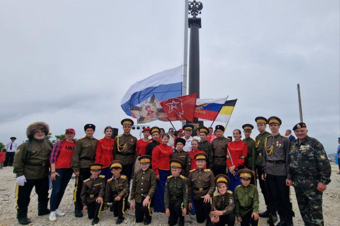 В Хасанском округе установили памятник в честь 165-летия исторической встречи на мысе Андреева