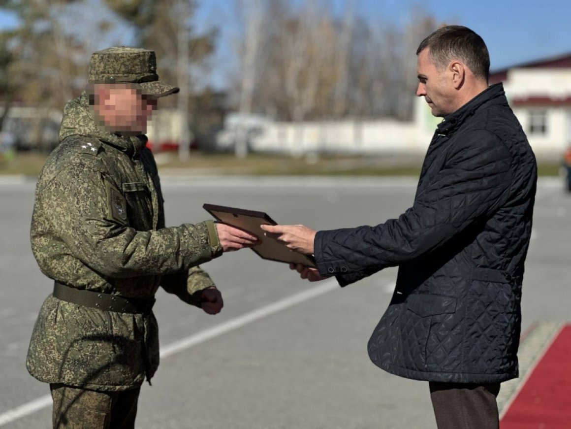 Губернатор Хабаровского края Дмитрий Демешин передал очередную партию техники и оборудования на фронт бойцам-землякам