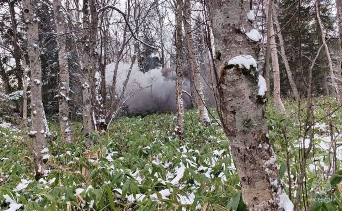 На Сахалине взорвали фугасную авиабомбу