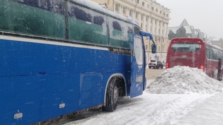 Водитель-грубиян, выкинувший девушку из автобуса, возбудил общественность Владивостока