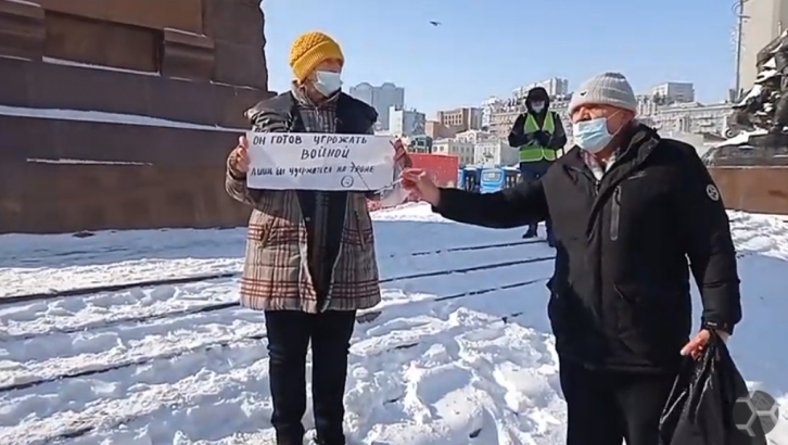 Журналистов больше, чем навальнистов: митингующие сами опоздали на свою акцию протеста