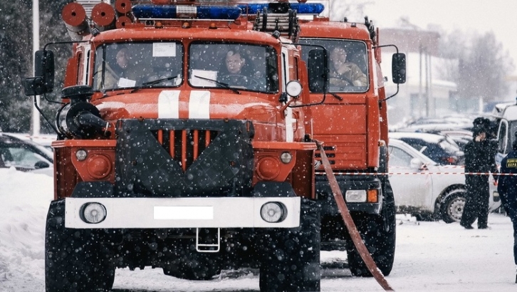 Огненная тачка: КАМаЗ горел в Уссурийске