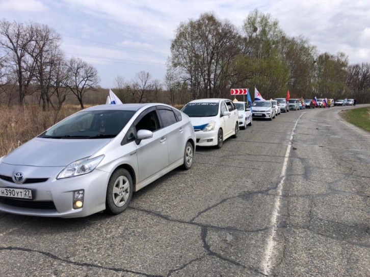 Автомобилисты Хабаровского края проехали в автопоезде Победы "Память" в Амурском районе