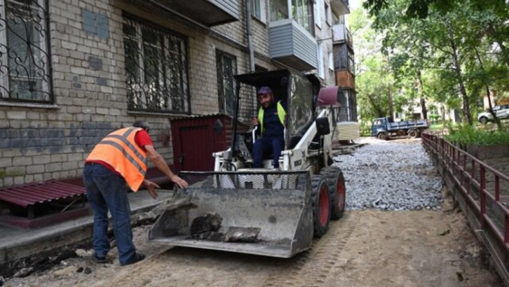 В столице Хабаровского края начали приводить в порядок дворы на деньги, которые выделил Путин