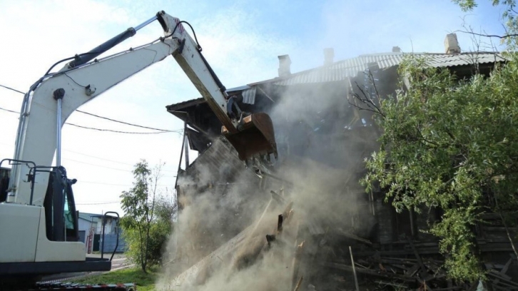 В Хабаровске продолжается снос бараков